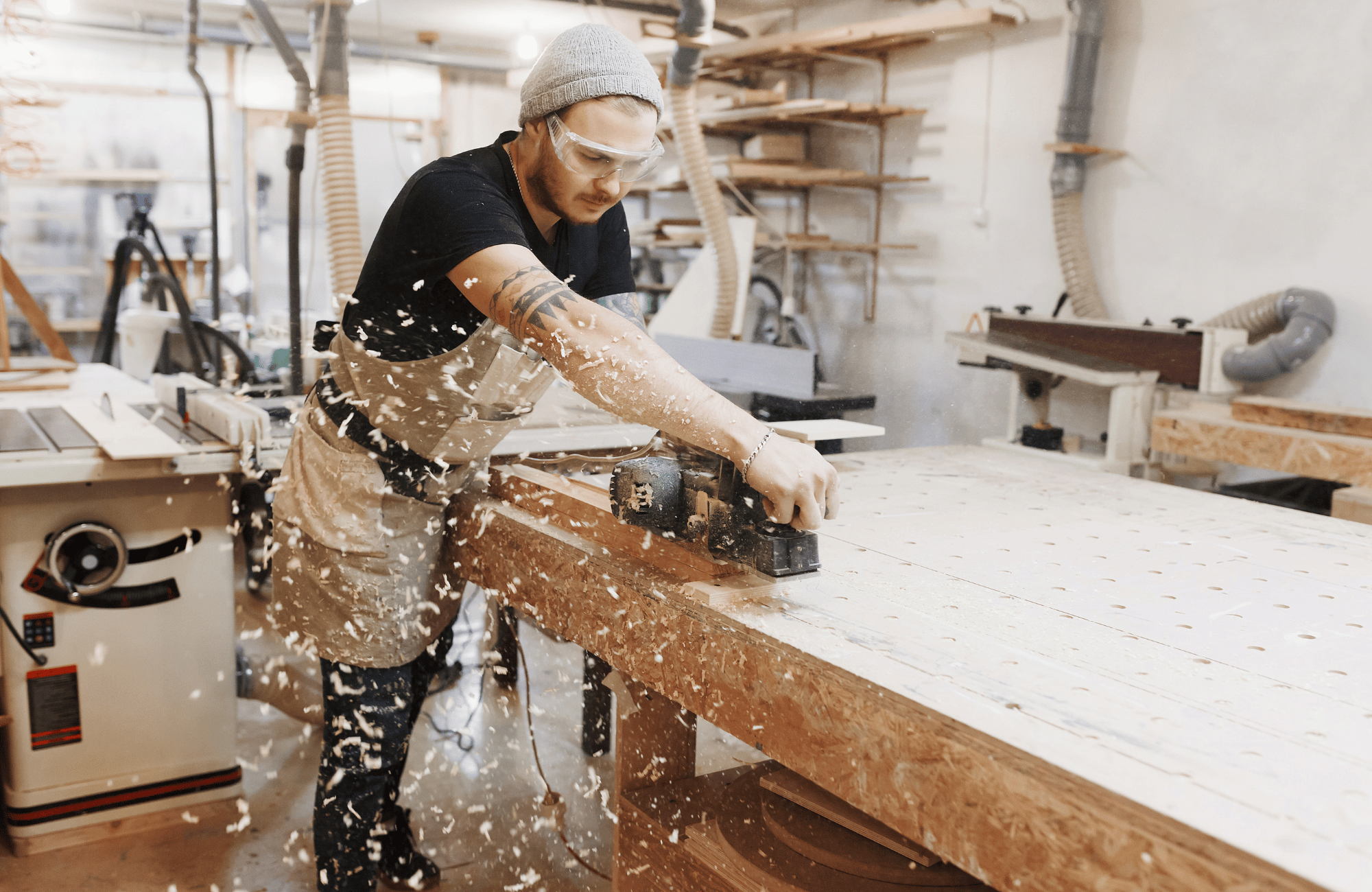 You are currently viewing Kompleksowy przewodnik dla stolarza – ubezpieczenie zakładu stolarskiego